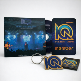IQ - Riding The Frequency - 'Frequency Live in Poland' + Zestaw Gadżetów (CD)