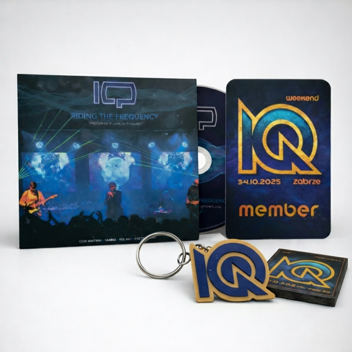IQ - Riding The Frequency - 'Frequency Live in Poland' + Zestaw Gadżetów (CD)